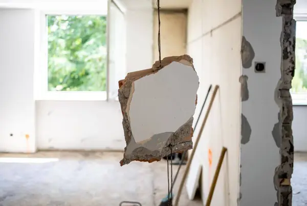 Wyburzenie ściany w bloku z wielkiej płyty - co możesz zrobić w swoim mieszkaniu?