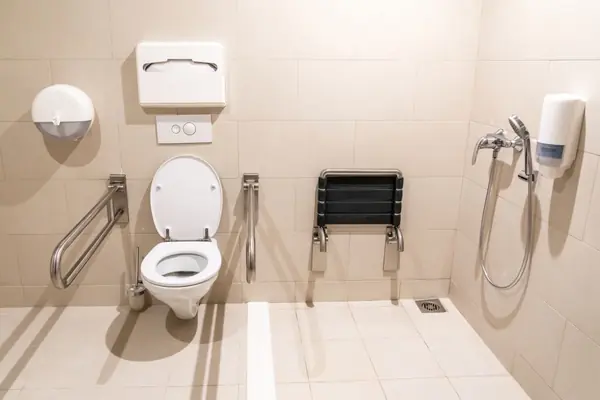 Łazienka dla niepełnosprawnych w bloku - to możliwe