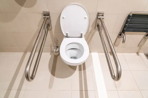 Łazienki dla niepełnosprawnych w obiektach publicznych i domach prywatnych